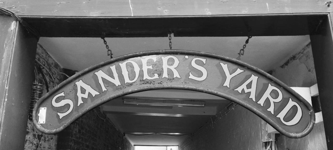 Sanders Yard Whitby Rum bild